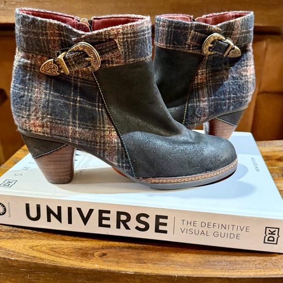 L’Artiste by Spring Step Leather Plaid Ankle Boots Buckle Heel Size 39 (US 8) - Picture 1 of 7
